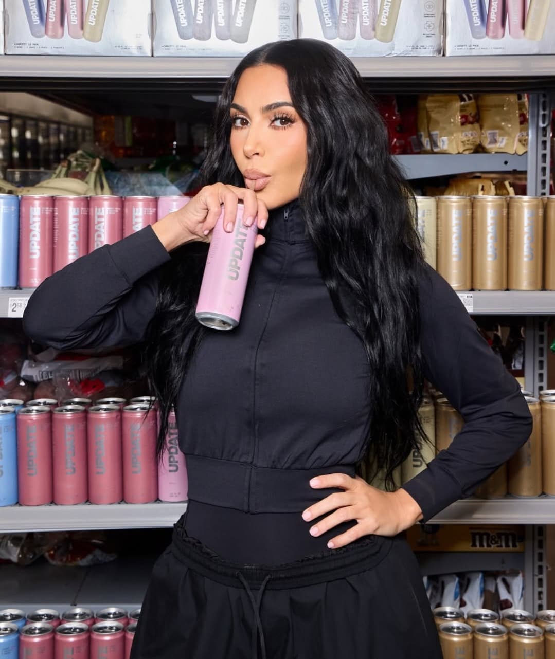 كيم كارداشيان تواجه انتقادات تعديل صور كلوي في اليابان