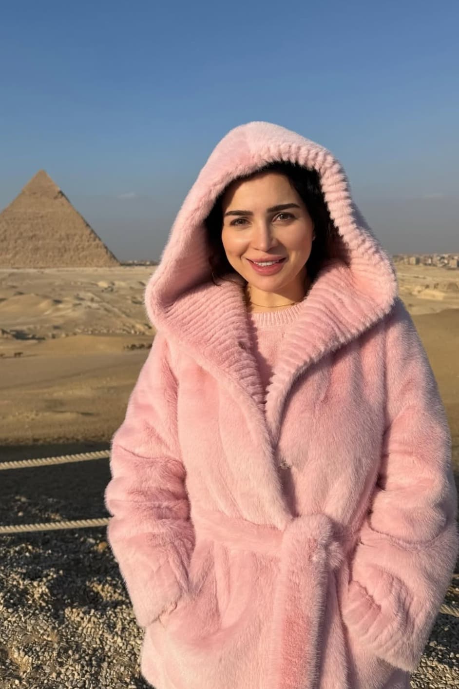 مي عز الدين في العناية المركزة بعد عملية جراحية عاجلة