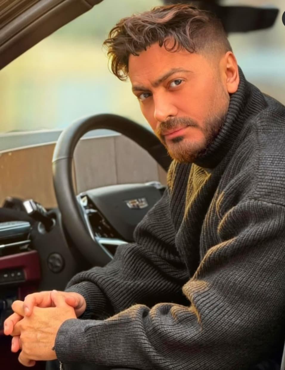 تامر حسني يطوي صفحة الخلاف مع حمادة هلال