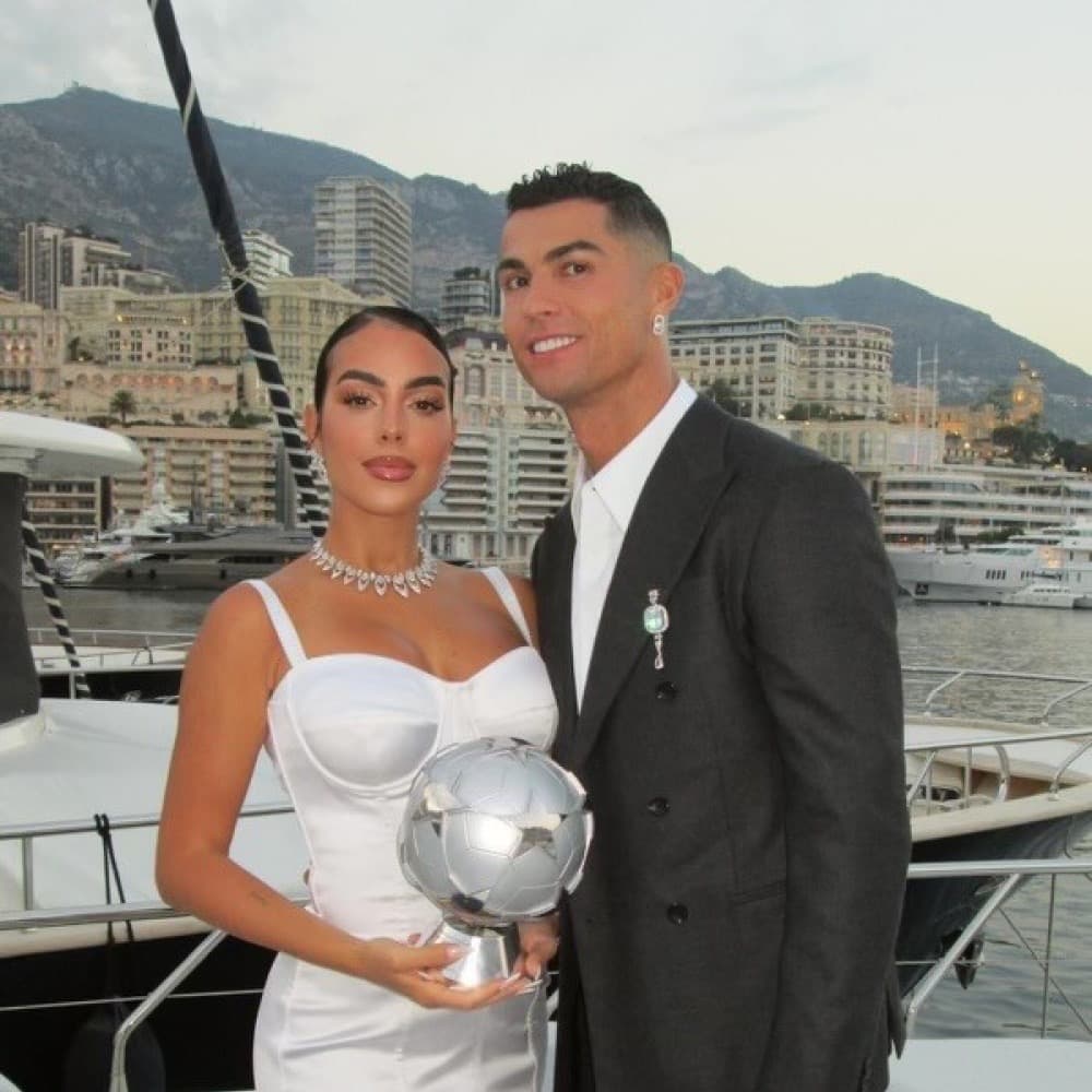كريستيانو رونالدو يكشف موعد زفافه لجورجينا رودريغيز ويستعيد ذكريات مؤلمة